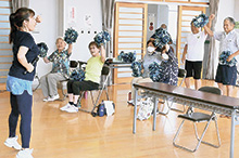 軽快に「稲里ダンス」