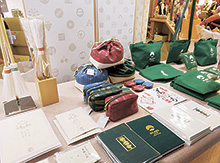 善光寺境内に雑貨店