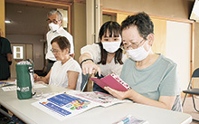 学生がスマホ教室補助