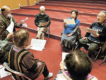 閉校した母校の校歌高らかに