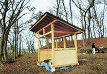 霞城跡に「あずまや」